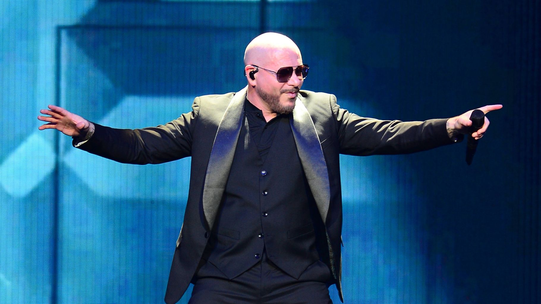 Pitbull live
