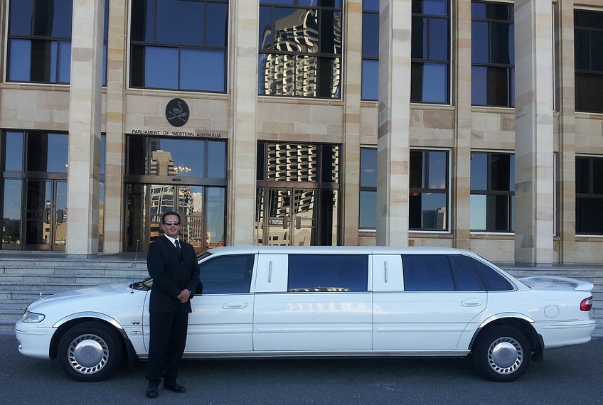 Limousine Ride Dubai – Luxury Sightseeing Experience