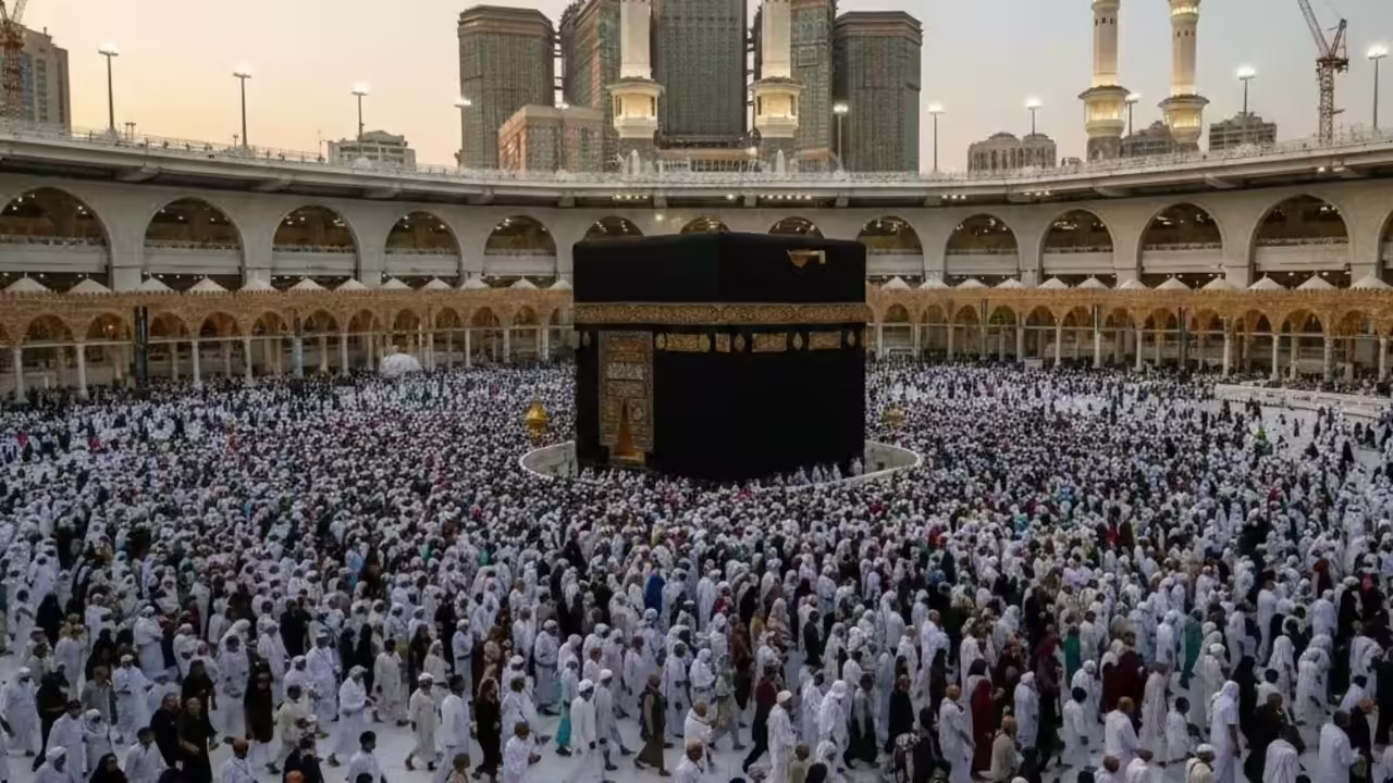 Flights Nearly Full as UAE Pilgrims Rush for Umrah Amid Record Ramadan Crowds in Makkah