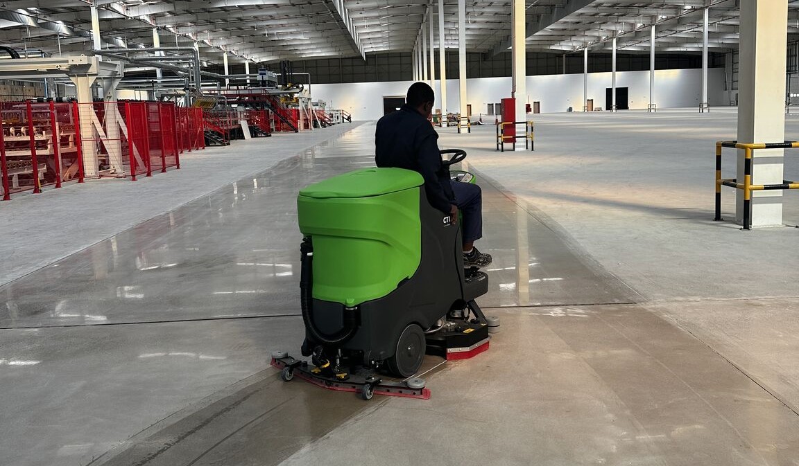 Scrubber Dryer Supplier in Dubai – Auramax FZC