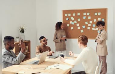 Internal Communication A Channel Of Distributing Message In Business