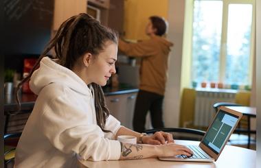 How to be productive working at home? Here are 6 useful tips.