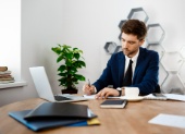 UAE Law: Can Full-Time Employees Legally Start Their Own Business?