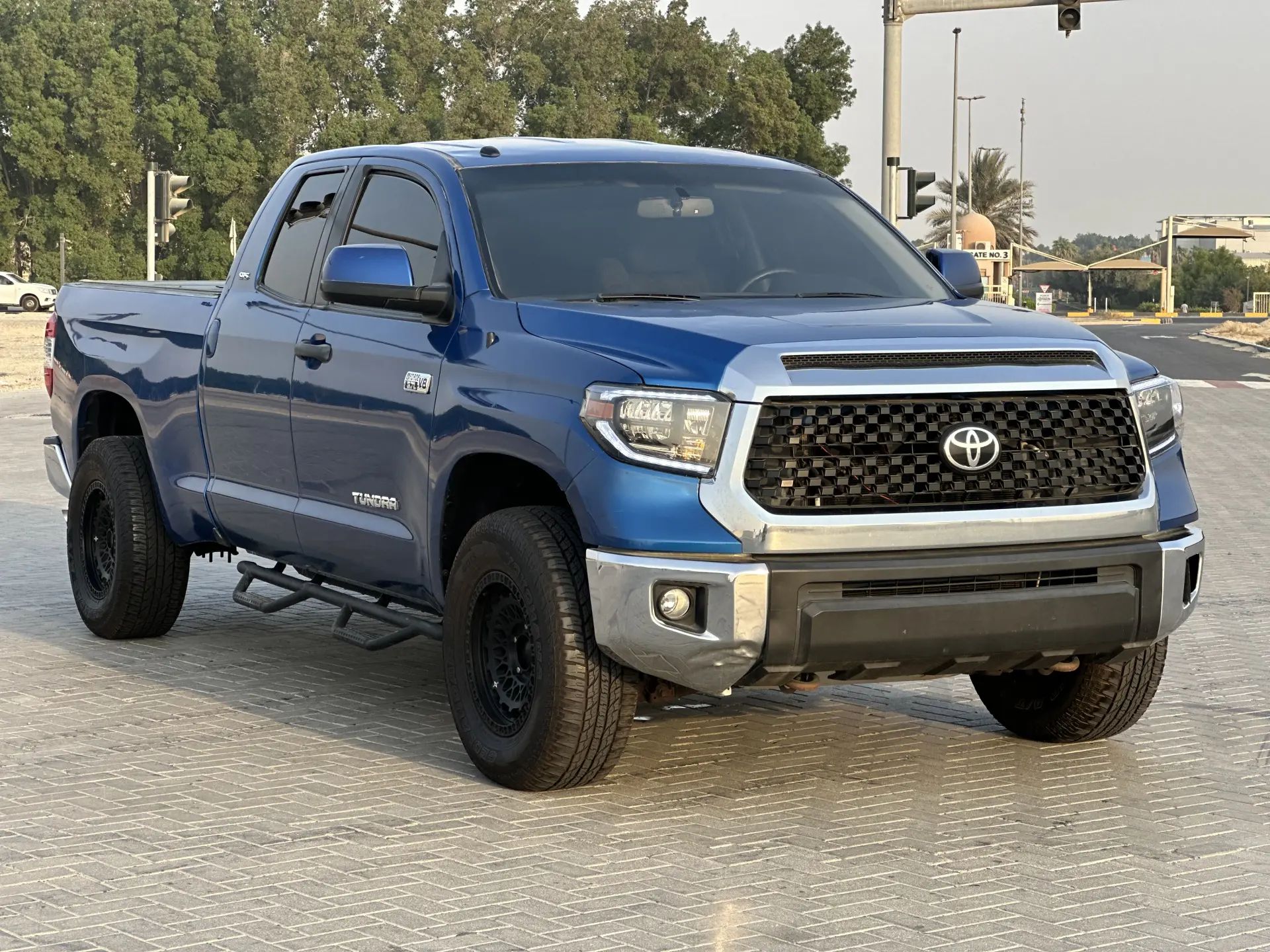 Toyota Tundra for Sale in UAE – Full-Size Pickup Power and Reliability
