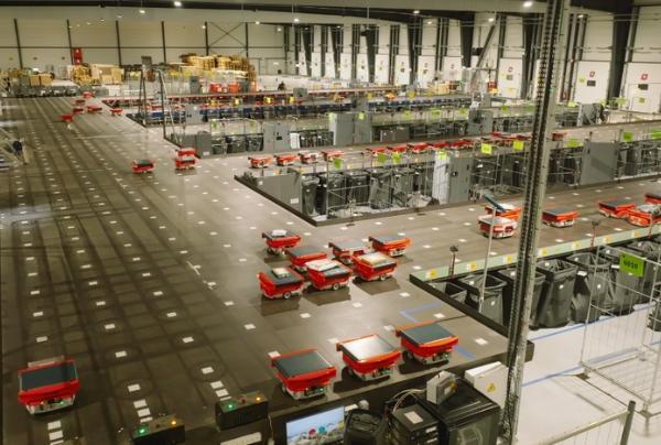 Strategic Importance of Mixed Case Palletizing in Modern Distribution Centers