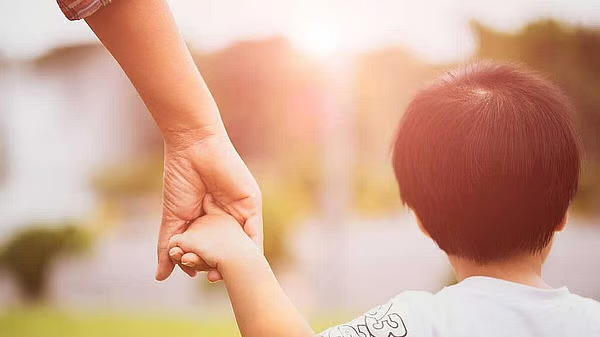 UAE Law Clarifies Fostering and Custody Rules for Expat Families and Women