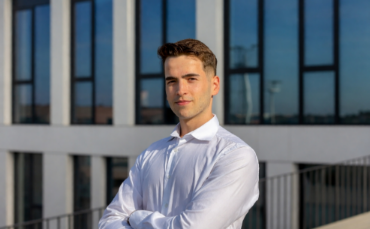 Gold Slumps 6% as Rising Interest Rates Weigh on Market