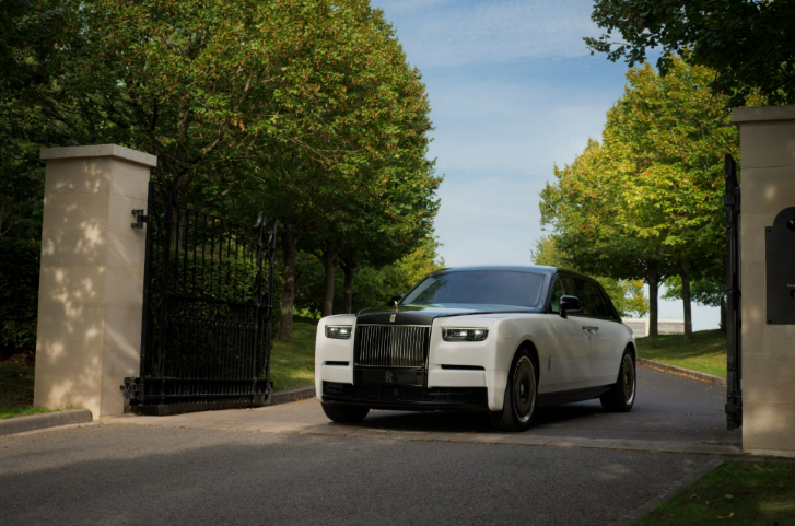 Rolls-Royce Unveils 2025 Bespoke Trends, Innovations, and Achievements: A Year of Creative Mastery and Global Expansion