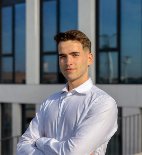 Gold Slumps 6% as Rising Interest Rates Weigh on Market