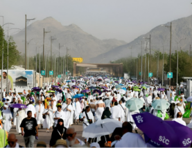 Pilgrims Gather on Mount Arafat as Hajj Reaches Peak Amid High Temperatures