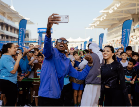 Thousands take to Yas Marina Circuit for RunYAS with Mo Farah and Maryam Al Farsi