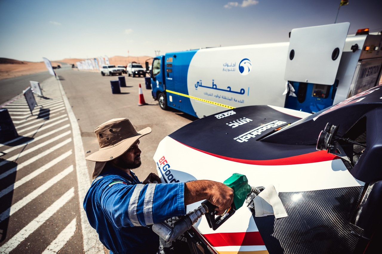 Top contenders battle for breakthrough in Abu Dhabi desert challenge