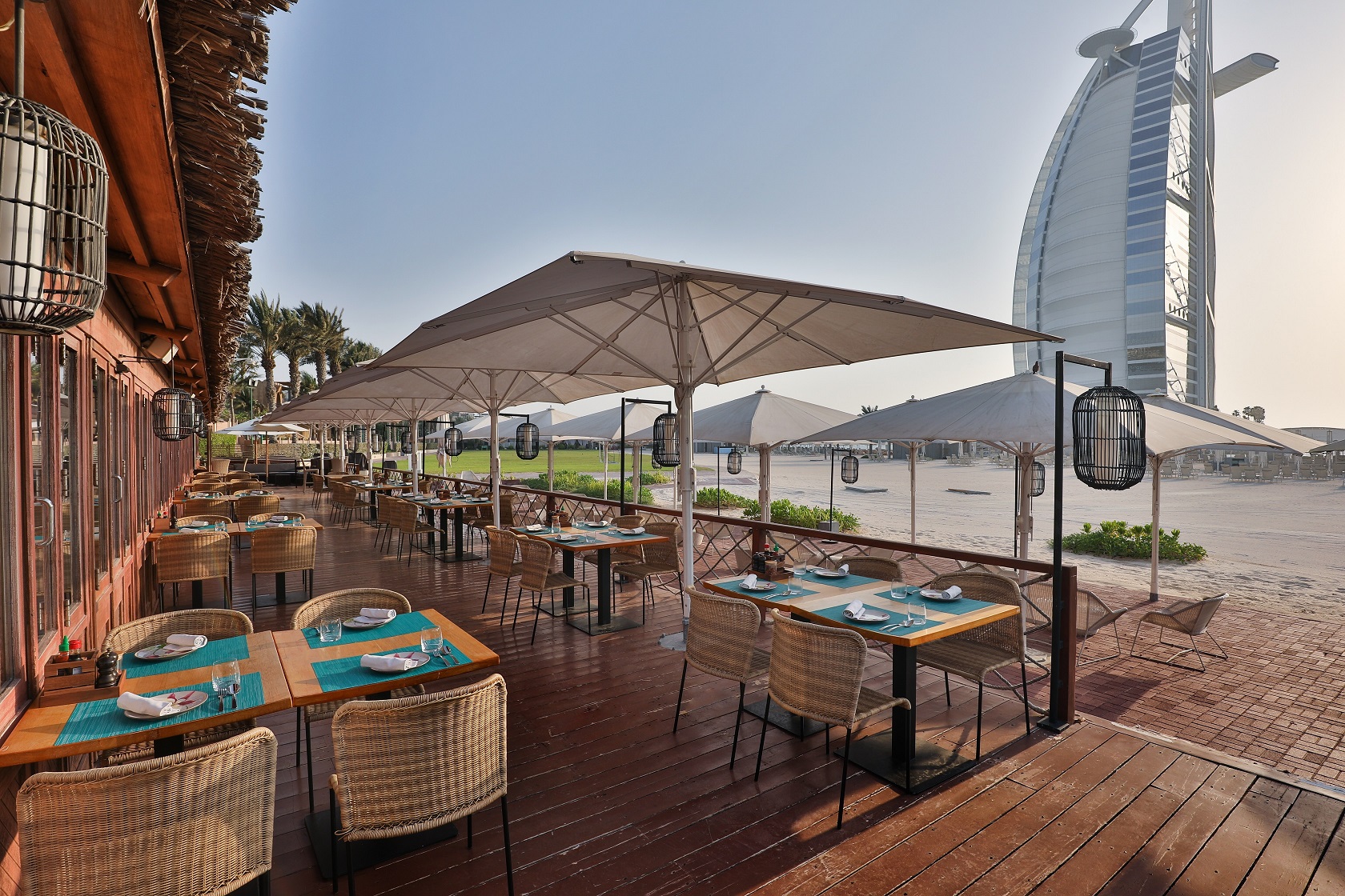 JUMEIRAH BEACH HOTEL THIS SUMMER, OFFERS YOU DELICIOUS BEACHFRONT DINING