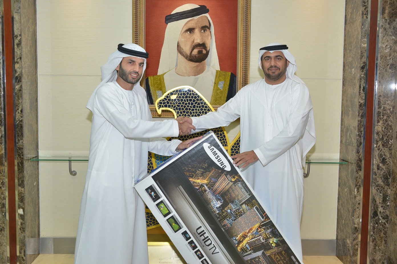 Dubai Customs hands out prizes to GITEX 2015 raffle draw winners 