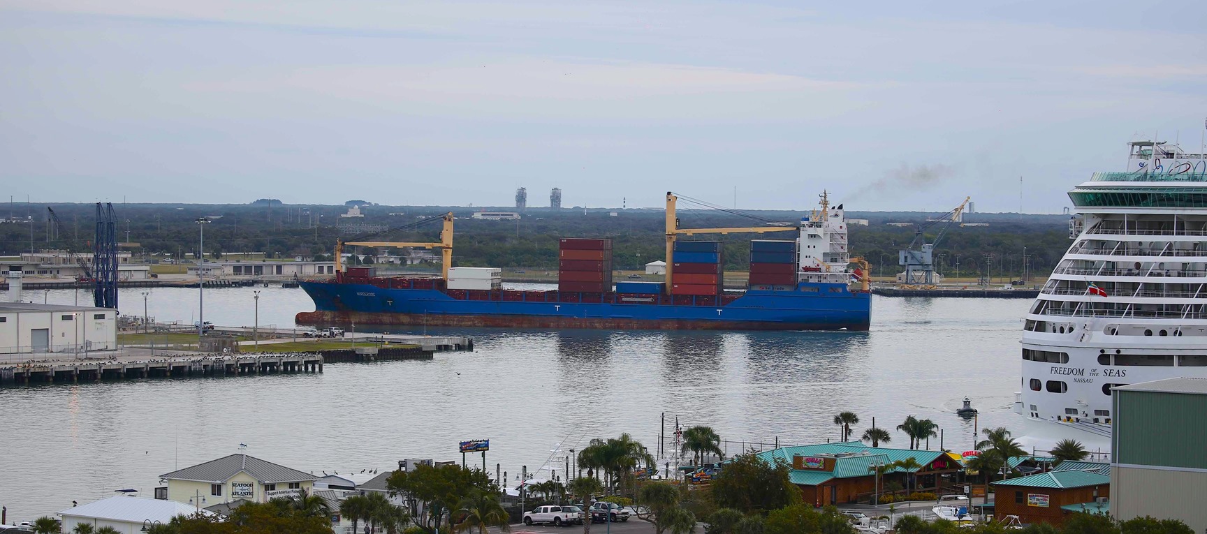 Gulftainer receives M.V. NORDEROOG on maiden call as StreamLines launches service to Port Canaveral