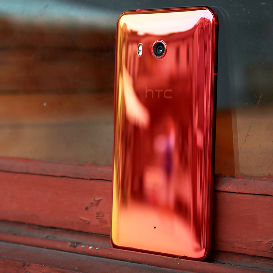 HTC Brings Stunning Solar Red U11 to UAE