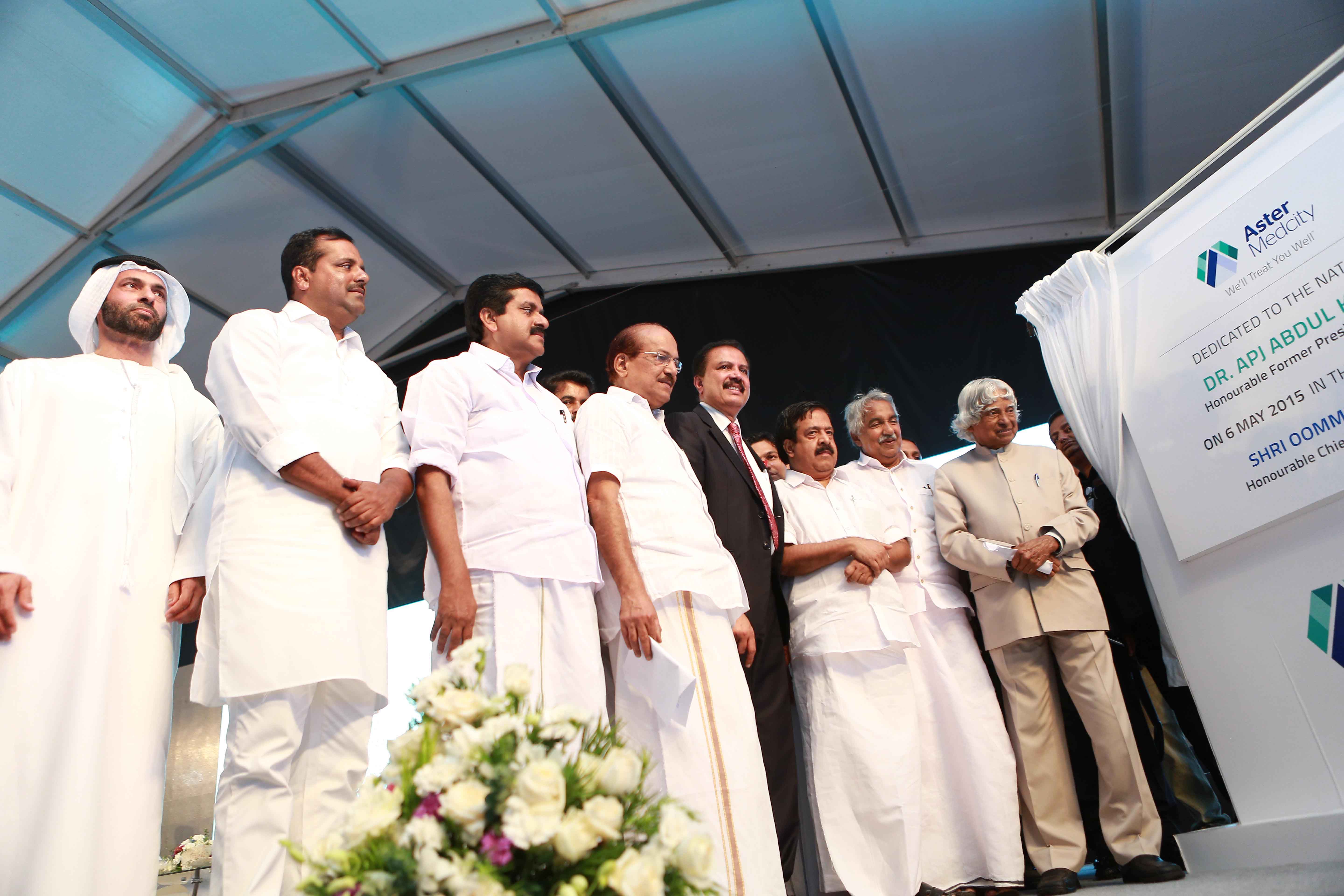 Over 1000 employees of Aster Medcity pledge to donate organs - as the Honourable Former President of India Dr APJ Abdul Kalam dedicates Aster Medcity to the nation 