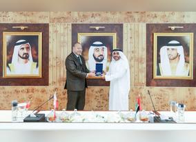 His Majesty King of Tonga VI Greeted: the pioneering smart learning model of ' Hamdan Bin Mohammed Smart University ' is presented by Mansoor Al Awar