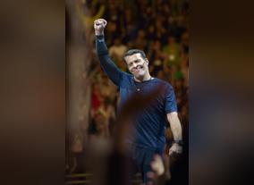  World-renowned life coach Tony Robbins will be the part of the stage with leading motivational speakers Achieve the Unimaginable draws 8,000 participants from 46 countries