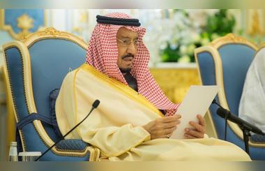 Custodian of the Two Holy Mosques Receives Guests of the National Festival of Heritage and Culture