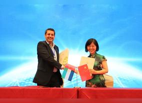 Mohammed bin Rashid Al Maktoum Knowledge Foundation signs MoU with Shandong Publishing Group at the Trade and  Copyright Fair in China