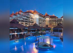 Jumeirah Park of Dubai City - Architectural Excellence Amidst Green Surroundings