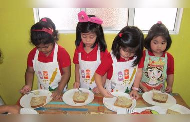 Kids World Nursery Toddlers celebrate the first Iftar with the blue-collar women of Dubai