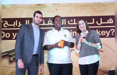 Amal AbdelMolla finds the treasure at Dalma Mall; wins one kg gold