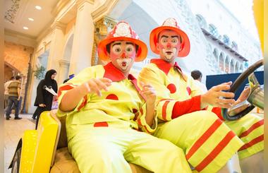 Budding circus artist entertains shoppers at Mercato