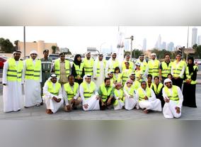 ENOC employees distribute Iftar packs to motorists