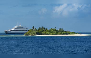 2015 Manta Trust Expeditions Aboard Four Seasons Explorer