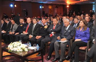 Private, public sector representatives share ideas on excellence