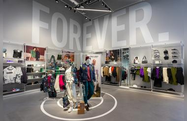 PUMA Commemorates the Inauguration of its New City Walk Store, Unveiling the Innovative "Field of Play" Concept