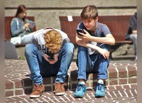 Child psychologists Warn Parents of the dangers of screen time addition. Here are 8 ways to identify it.