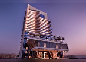 Dubais drive to reopen for tourism gets a five-star rating.
