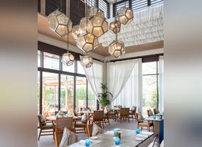 With An A La Carte Brunch At Six Of Jumeirahs Signature Restaurants Livethemoment And Enjoy Relaxed Weekend Vibes