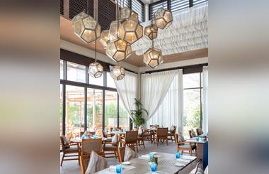With An A La Carte Brunch At Six Of Jumeirahs Signature Restaurants Livethemoment And Enjoy Relaxed Weekend Vibes