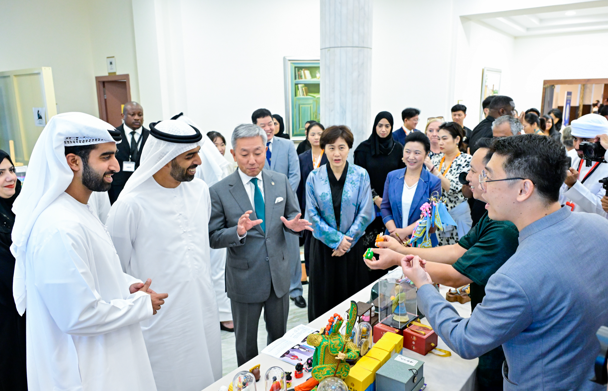 Sheikhs Ahmed and Saqr bin Saud Al Qasimi Attend Chinese Theater Show in Ras Al Khaimah, Celebrating Cultural and Economic Ties with China